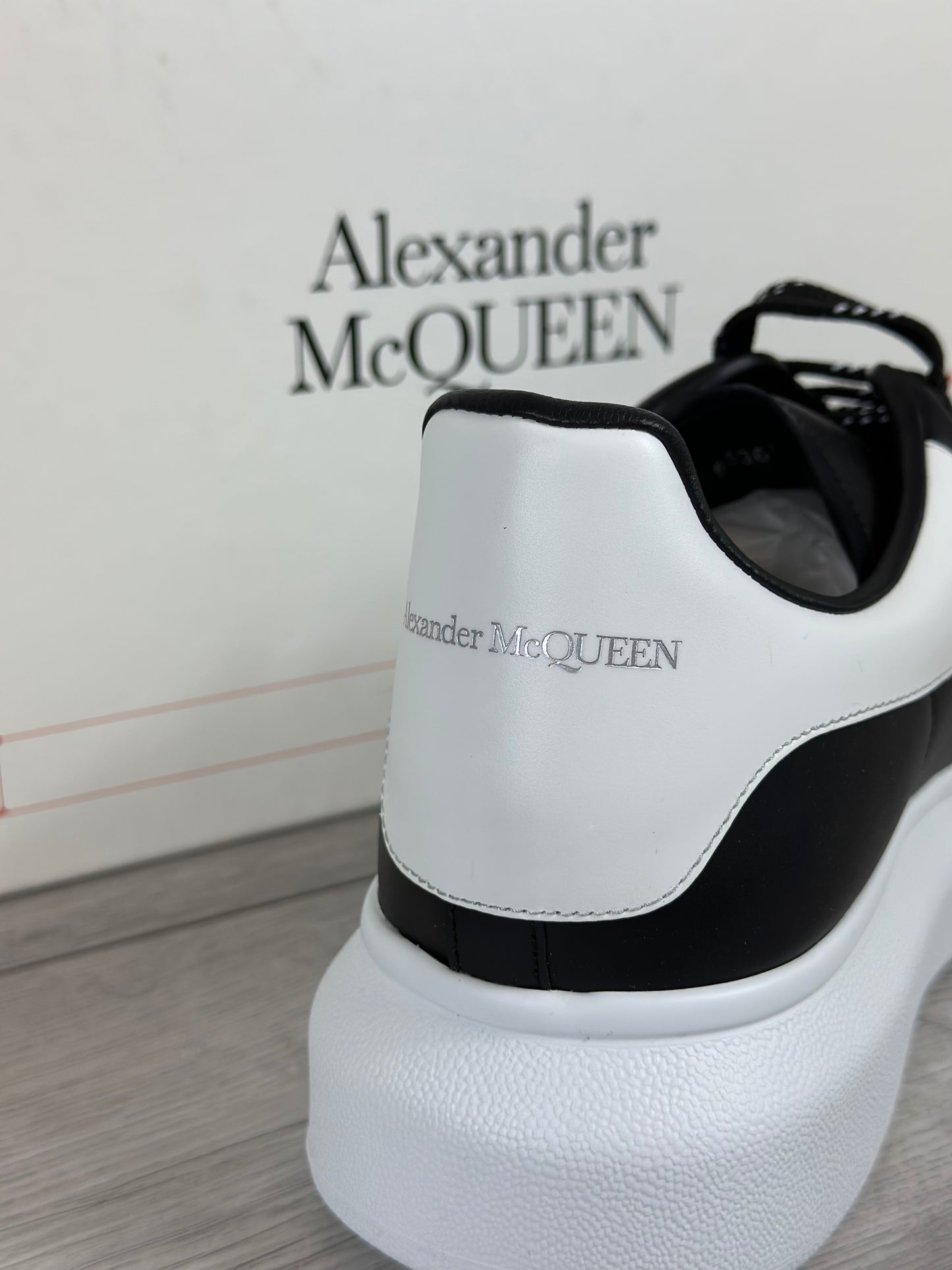 ALEXANDER MCQUEEN
Exaggerated-Sole Leather Sneakers